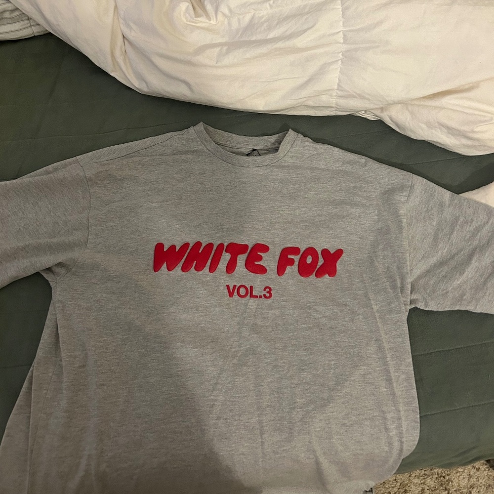 oversized white fox t-shirt (size s/m)